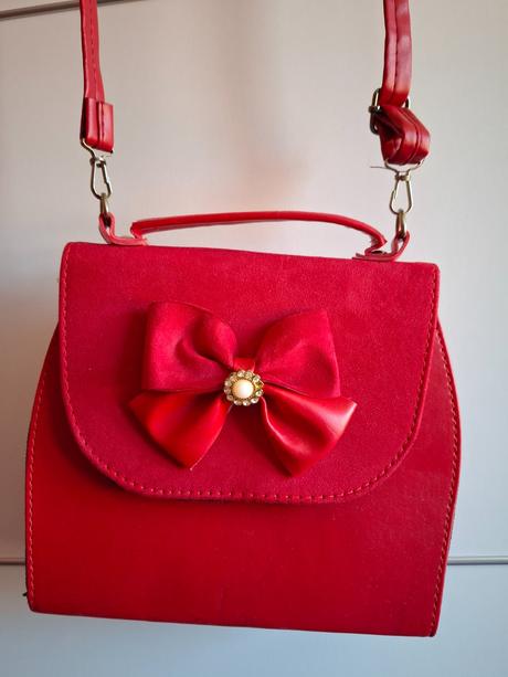 Dámska červená kabelka, 