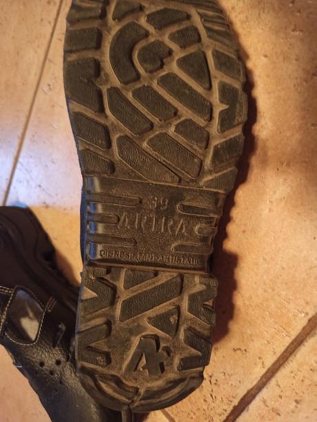 Bezpečnostná obuv, 39