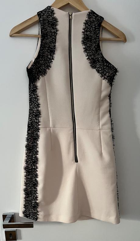 Pekné šaty s čipkou, river island,s