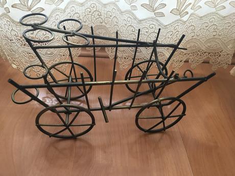 Stojan na fľašu na štamperlíky,