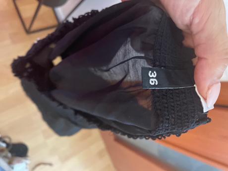 Cierna bluzka s perlickami a vysivkou, 36