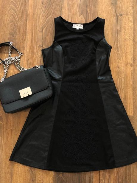 Krásne čierne šaty, 38