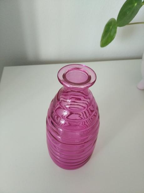 Ružová vázička, 