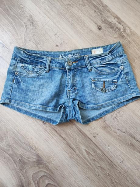 Dámske kraťasy, 36