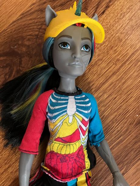 Neightan rott monster high, 