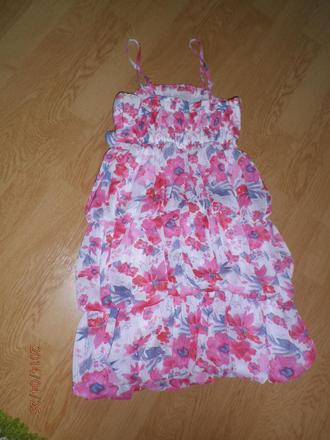 1x oblečené šaty, 152