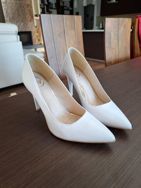 Svadobné lodičky, 37