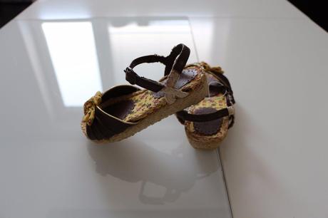 Letné nenosené sandále, mayoral,25