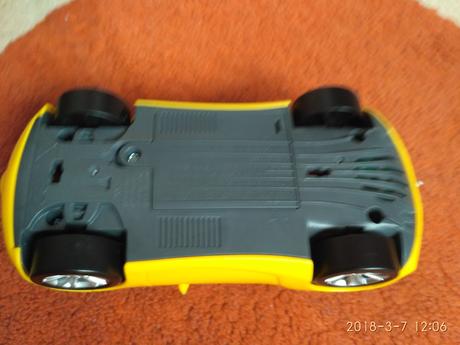 Veľké žlté cars auto, 