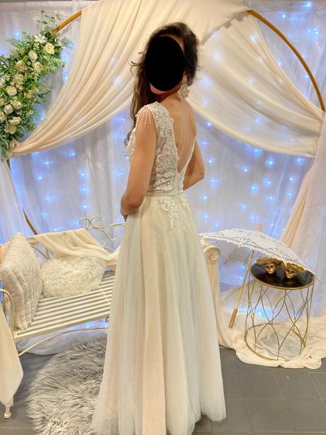 Nádherné spoločenské šaty s holým chrbtom, xs