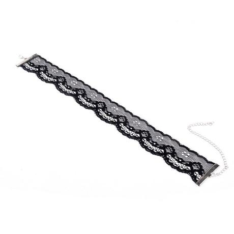 Lace choker,