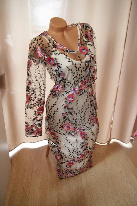 Vyšívané kvetované šaty vila, s