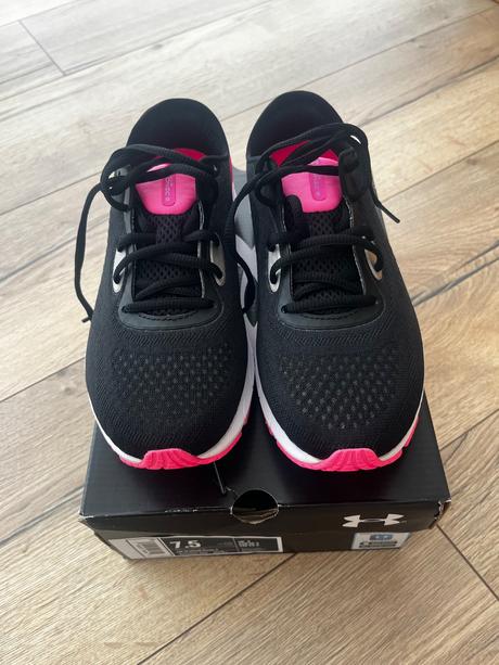 Damske bežecké tenisky ua, under armour,36