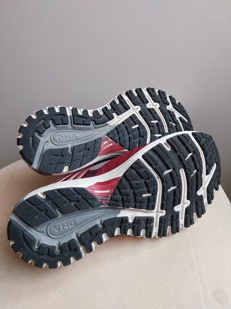 Bežecké tenisky brooks, 37