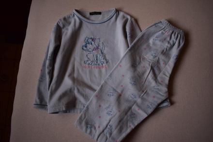 Dievčenské pyžamo so psíkmi, 122