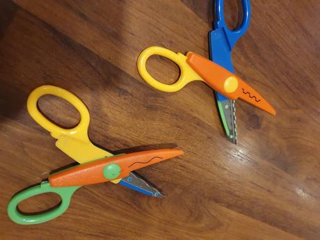 Nožnice vlnkové a zúbkové,