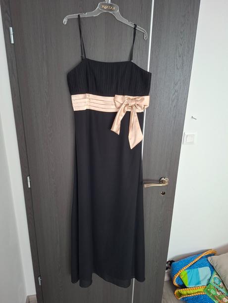 Čierne spoločenské šaty so zlatou stuhou, xl