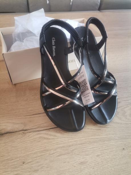 Sandalky, clara barson,36