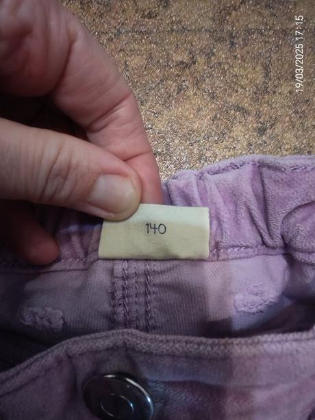 Hrubšie nohavice, 140