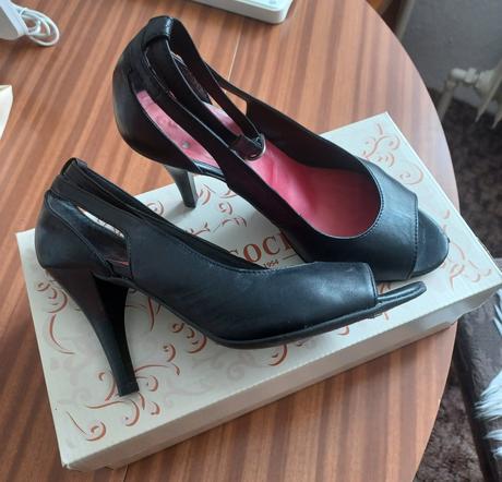 Čierne lodičky s voľnou špičkou a ramienkom, lasocki,37