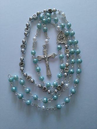 Ruženec s menom a dátumom,