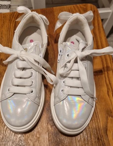 Dievcenske botasky, 36