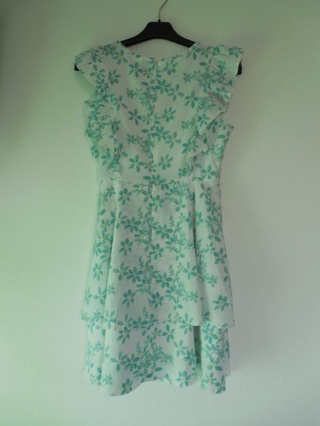 Kvietkované šaty, 36