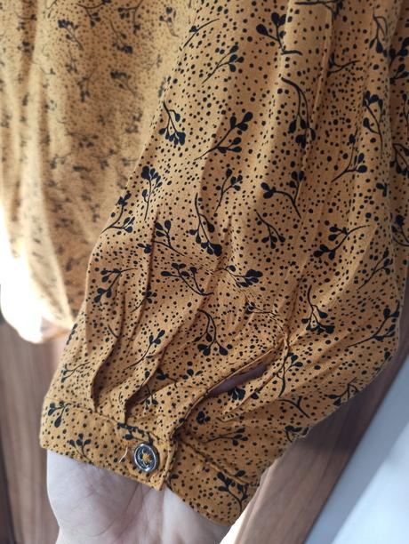 Horčica blúzka, 44