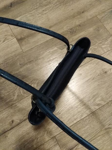 Tmavomodrá celokožená kvalitná kabelka /ruksačik, 