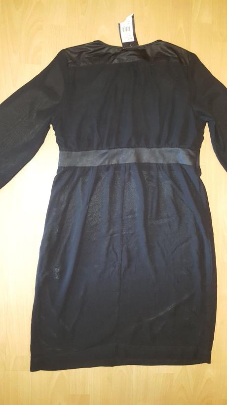 Čierne šaty, 42