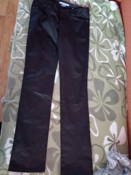 Leskle nohavice, 36