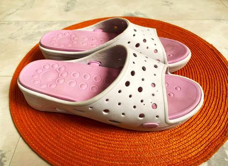 Gumené šlapky na platforme, 38