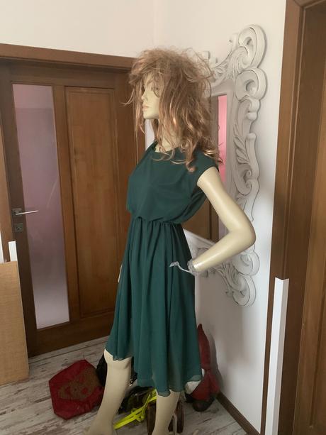 Smaragdovozelene saty, s