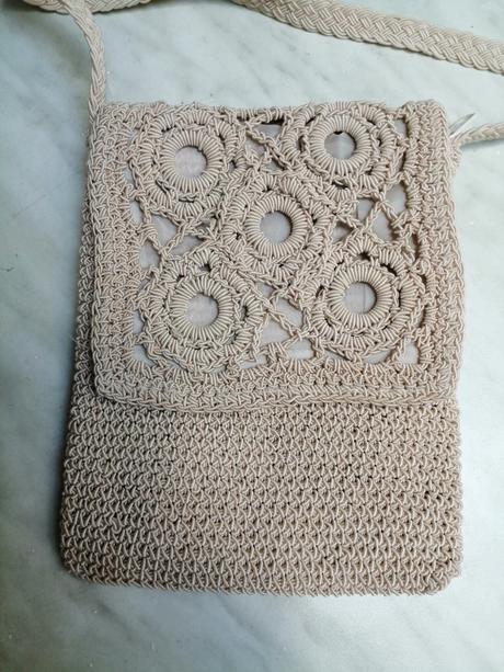 Mini kabelka háčkovana bezova, 