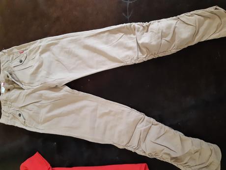 Nohavice a tričko, 146