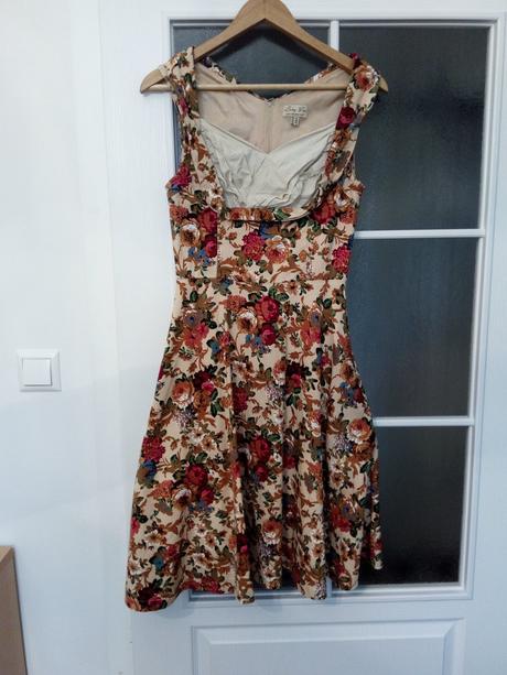 Bežové retro šaty s kvetmi, lindy bop,s