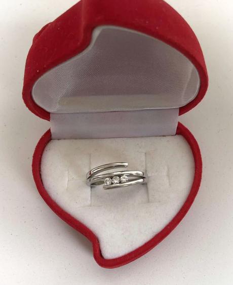 Strieborny prsten,ag 925 s cirkónmi,velkost 57,