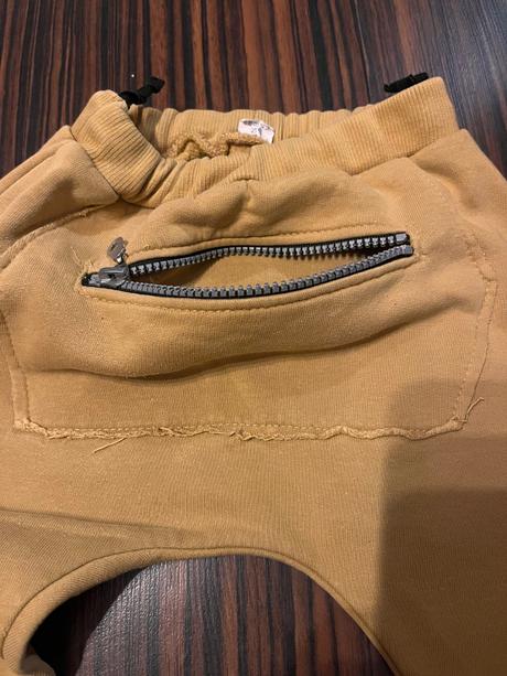 Teplakove nohavice, 92