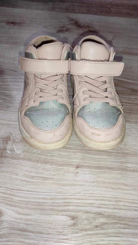 Členkové tenisky, 28