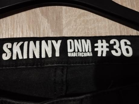 Rifle zdobené na členku a stehnách, 36