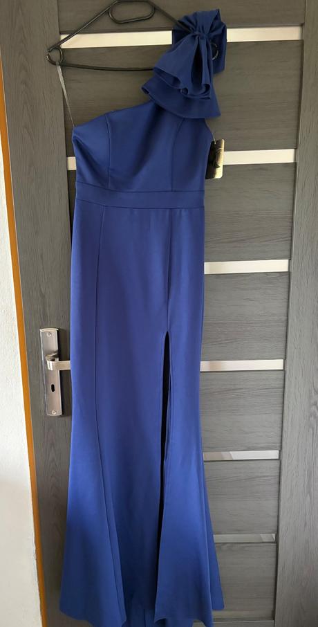 Tmavomodré spoločenské šaty, s