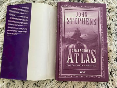 Smaragdový atlas john stephens,