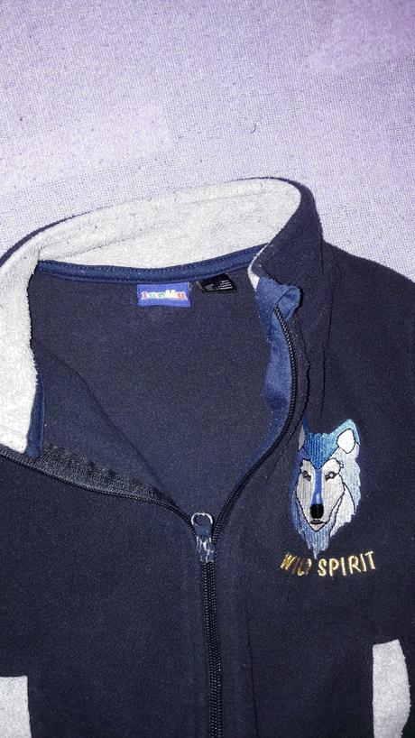 Mikina s vlkom, lupilu,98