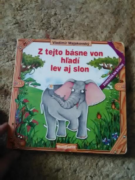 Z tejto básne von hľadí lev aj slon, 