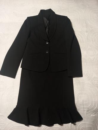 Elegantny suknovy kostým, s