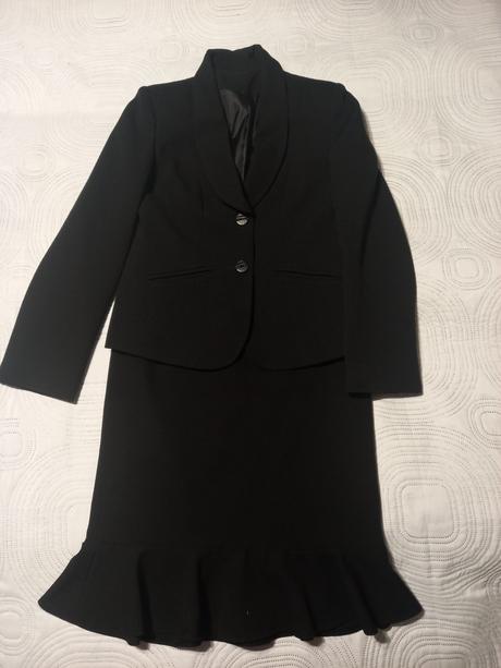 Elegantny suknovy kostým, s