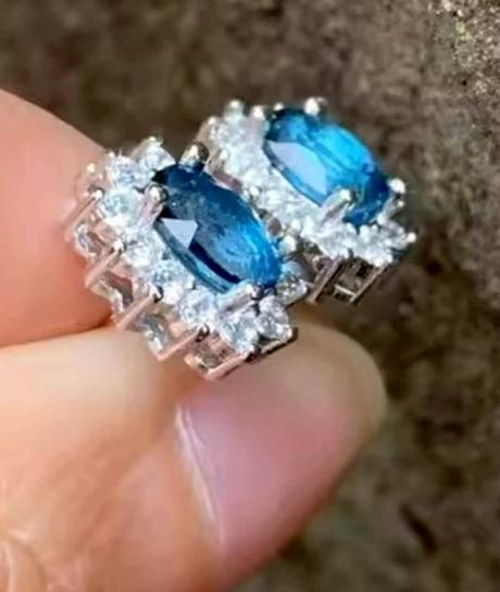 Strieborné s925 náušnice s modrým topázom, 