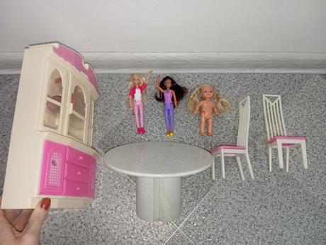 Barbie kuchynka stôl, stoličky, riadiky, 