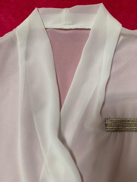 Tenučká blúzka bez rukávov so zlatou ozdobou, l / m