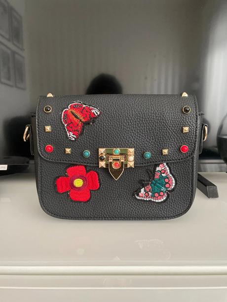 Cierna mala kabelka, 